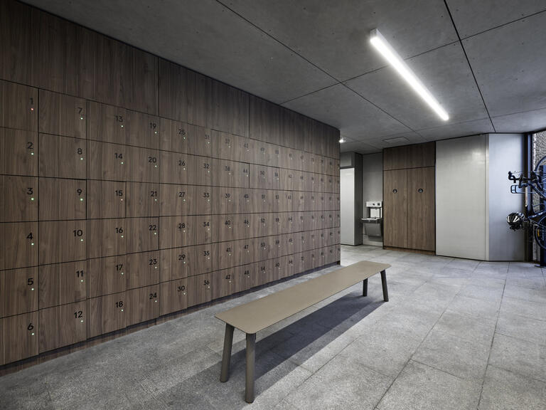 484stkilda road eot lockers 100 5
