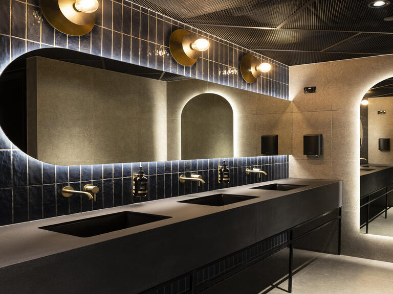 350 queen street eot lockers 100 web5