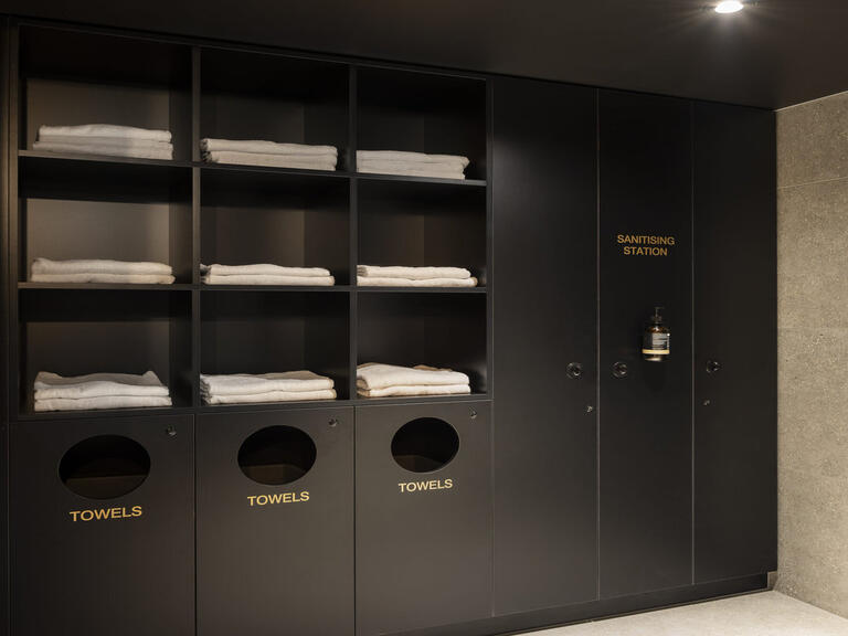 350 queen street eot lockers 100 web6