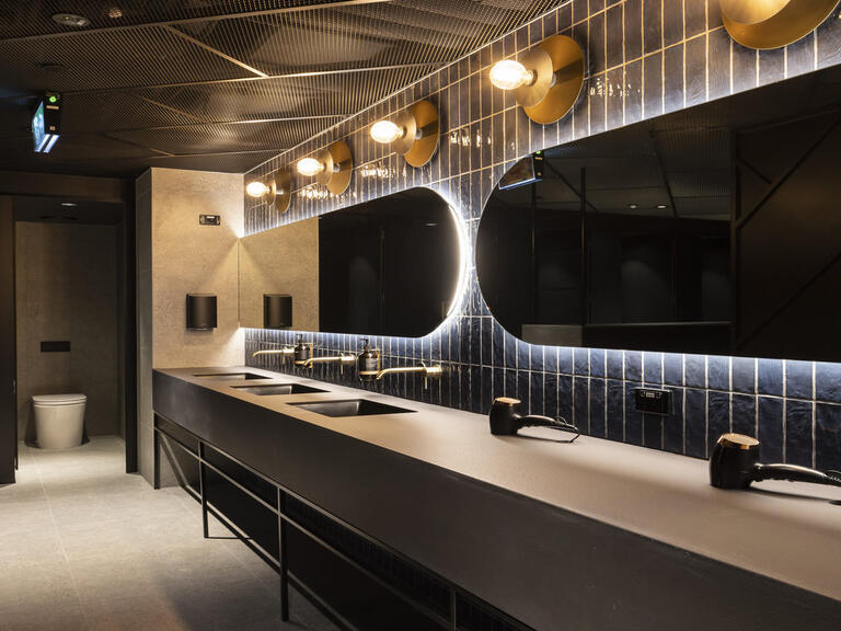 350 queen street eot lockers 100 web8